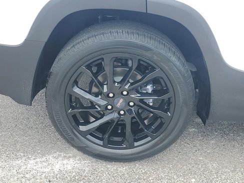 Used 2023 GMC Terrain SLT w/ Infotainment Package II FWD image 8