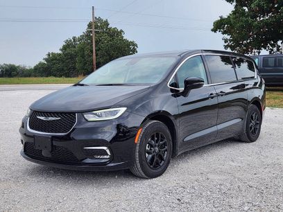 Used 2024 Chrysler Pacifica Touring-L