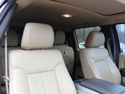 Used 2011 Ford F150 Lariat w/ Lariat Chrome Pkg image 38