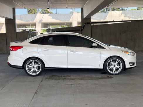 Used 2015 Ford Focus Titanium FWD image 4