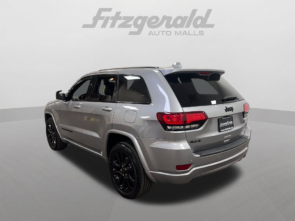 Used 2018 Jeep Grand Cherokee Altitude AWD/4WD image 3