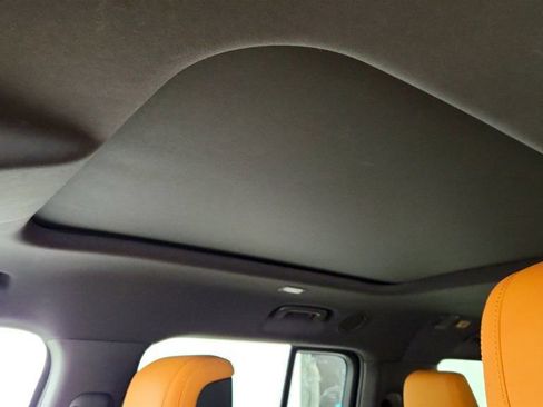 Used 2023 Land Rover Defender 130 S image 10