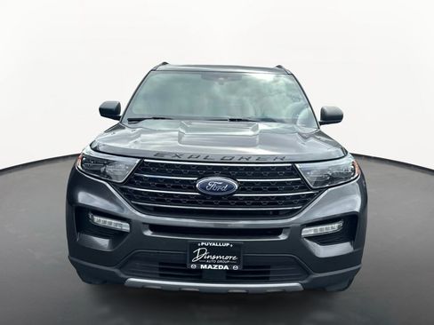 Used 2020 Ford Explorer XLT w/ Equipment Group 202A AWD/4WD image 8