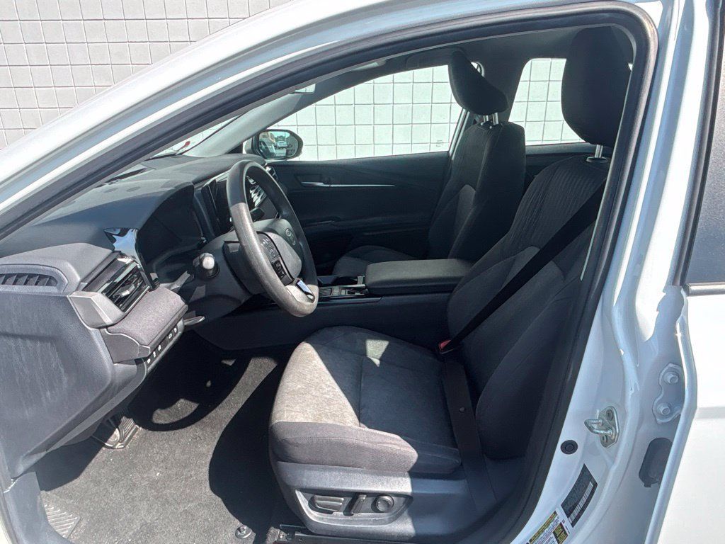 Used 2025 Toyota Camry LE w/ Convenience Package FWD image 4
