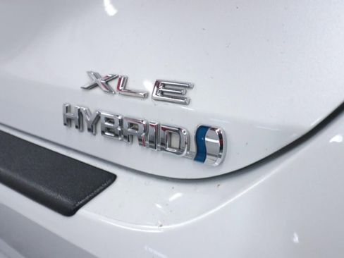 Used 2021 Toyota Avalon XLE w/ Moonroof Package image 30