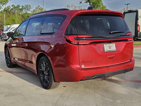 New 2026 Chrysler Pacifica Select w/ S Appearance Package FWD image 2