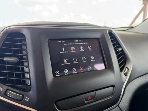 Used 2019 Jeep Cherokee Latitude w/ Popular Appearance Group FWD image 12