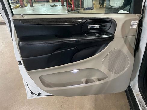 Used 2015 RAM C/V Tradesman FWD image 20