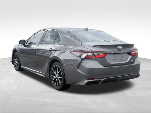 Used 2023 Toyota Camry SE FWD image 3