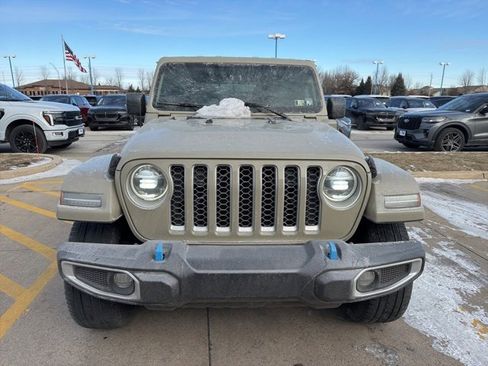 Used 2022 Jeep Wrangler Unlimited Sahara w/ Cold Weather Group image 9