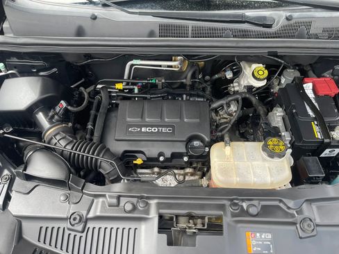 Used 2019 Chevrolet Trax LT w/ LT Convenience Package FWD image 14