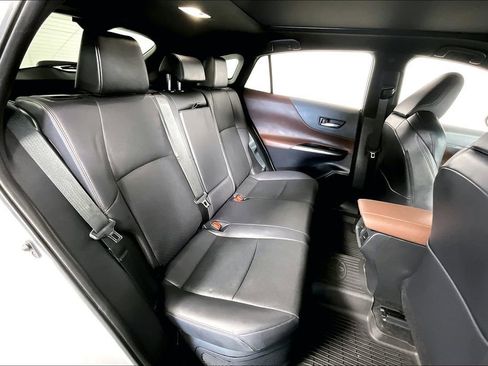 Used 2023 Toyota Venza Limited image 25