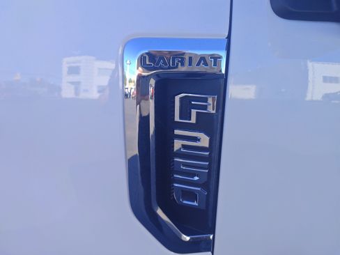 Used 2019 Ford F250 Lariat w/ Lariat Ultimate Package AWD/4WD image 9