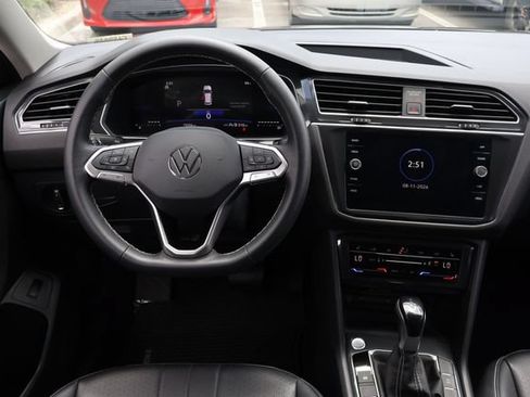 Certified 2024 Volkswagen Tiguan SE FWD image 15