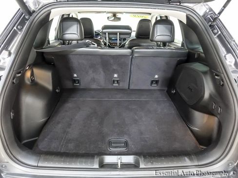 Used 2019 Jeep Cherokee Limited AWD/4WD image 27
