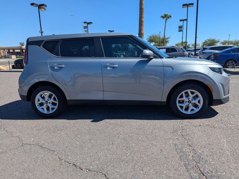 Certified 2023 Kia Soul S image 2