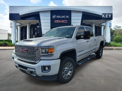 Used 2019 GMC Sierra 2500 Denali w/ Duramax Plus Package AWD/4WD image 2