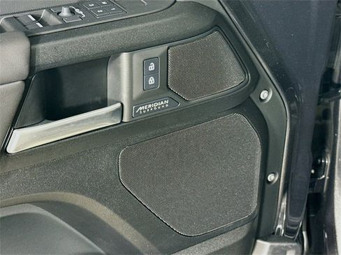 Certified 2025 Land Rover Defender 110 V8 image 21