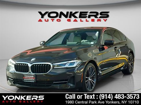 Used 2022 BMW 540i xDrive w/ Premium Package image 2