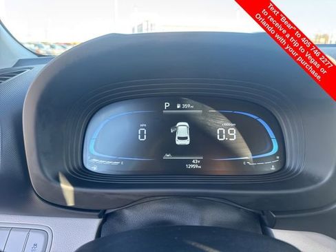 Used 2025 Hyundai Venue SEL image 23