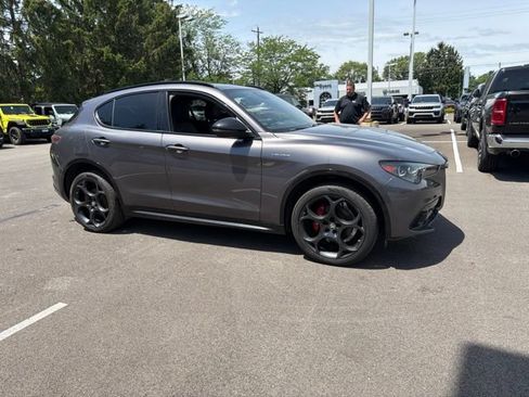 Used 2024 Alfa Romeo Stelvio Veloce AWD/4WD image 3