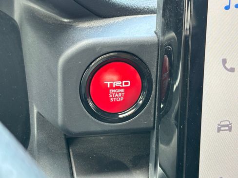Used 2025 Toyota Tacoma TRD Off-Road AWD/4WD image 11
