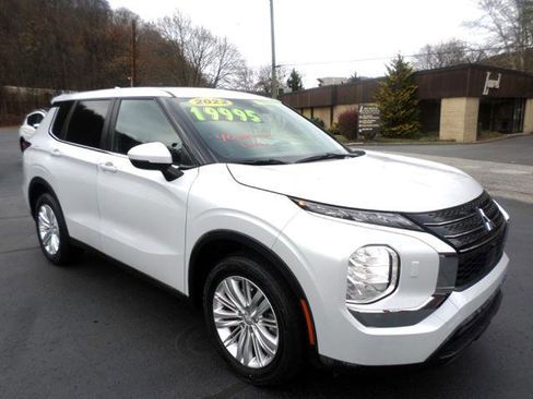 Used 2022 Mitsubishi Outlander ES image 1