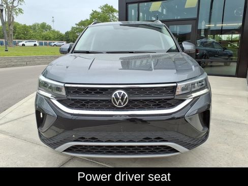 Used 2023 Volkswagen Taos SE FWD image 2