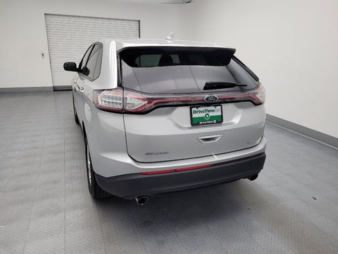 Used 2018 Ford Edge SE FWD image 6