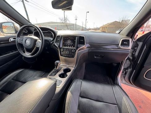 Used 2017 Jeep Grand Cherokee Overland image 14