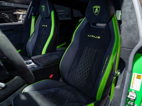 Used 2023 Lamborghini Urus Performante AWD/4WD image 3