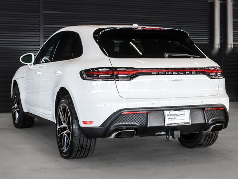 Used 2023 Porsche Macan image 3