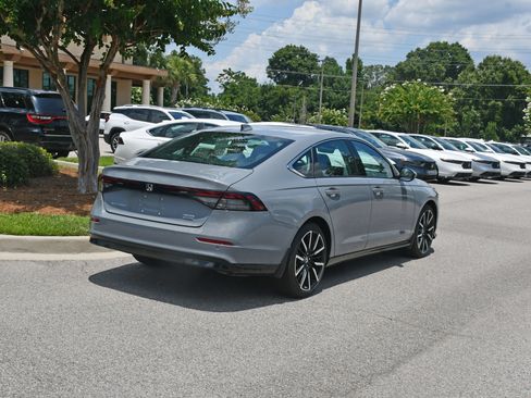 Used 2025 Honda Accord Touring image 4