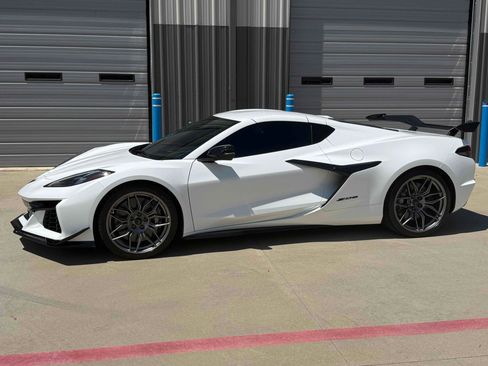 Used 2024 Chevrolet Corvette Z06 w/ Z07 Performance Package w/ Z07 Performance Package RWD image 23