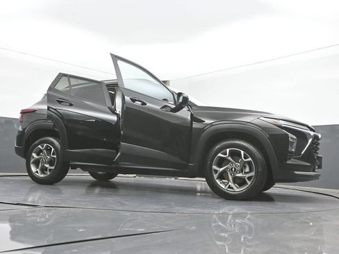 Used 2025 Chevrolet Trax LT w/ LT Convenience Package FWD image 50