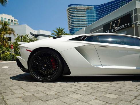 Used 2018 Lamborghini Aventador S image 18