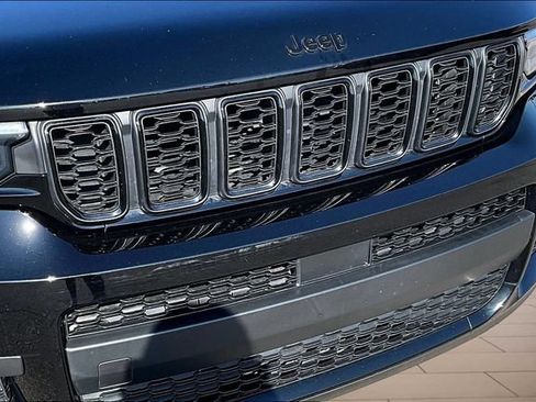 Used 2022 Jeep Grand Cherokee L Laredo AWD/4WD image 28