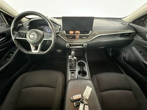 Used 2024 Nissan Altima 2.5 SV w/ SV Premium Package FWD image 10