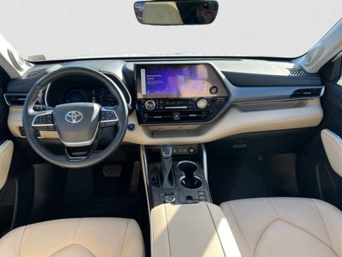 Used 2023 Toyota Highlander Limited image 13