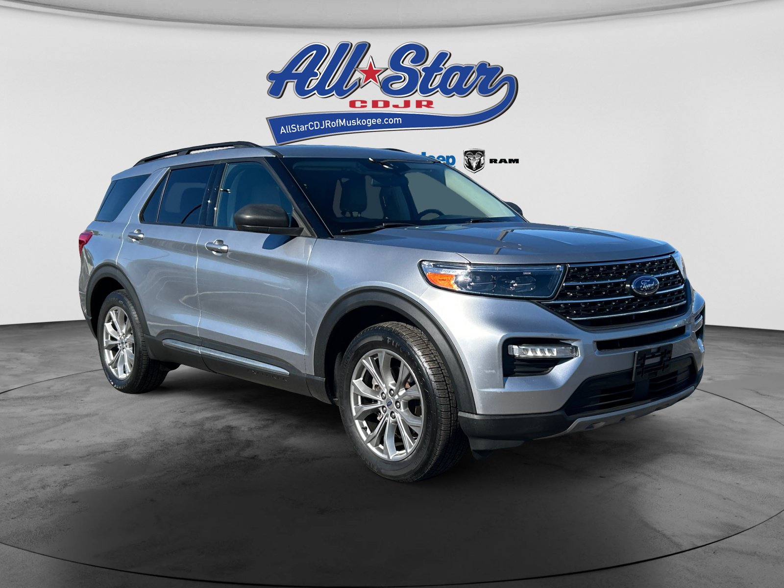 Used 2021 Ford Explorer XLT w/ Equipment Group 202A AWD/4WD image 3