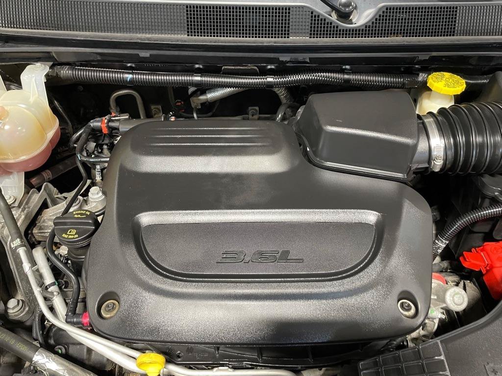 Used 2020 Chrysler Pacifica Touring-L AWD/4WD image 35
