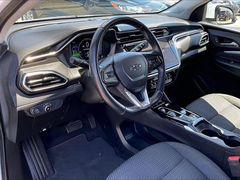Used 2023 Chevrolet Bolt EUV LT w/ Comfort Package FWD image 8