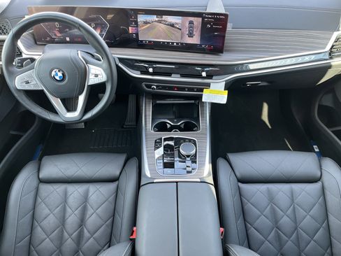 Used 2025 BMW X7 xDrive40i w/ Parking Assistance Package image 3