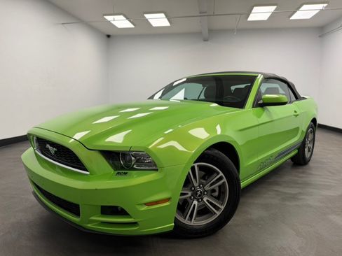 Used 2013 Ford Mustang Premium RWD image 4
