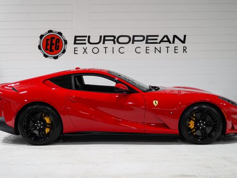 Used 2019 Ferrari 812 Superfast RWD image 6
