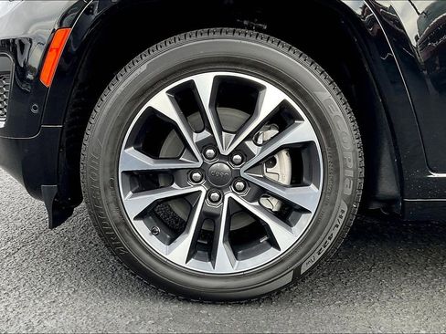 New 2025 Jeep Grand Cherokee L Overland w/ Advanced Protech Group III AWD/4WD image 13