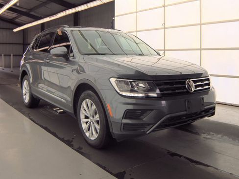 Used 2018 Volkswagen Tiguan SE AWD/4WD image 2