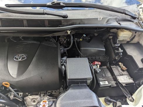 Used 2018 Toyota Sienna L FWD image 26