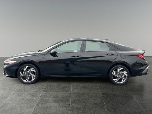 Certified 2025 Hyundai Elantra Sport w/ Cargo Package image 4