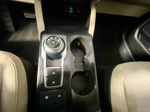 Used 2022 Ford Escape SE image 26